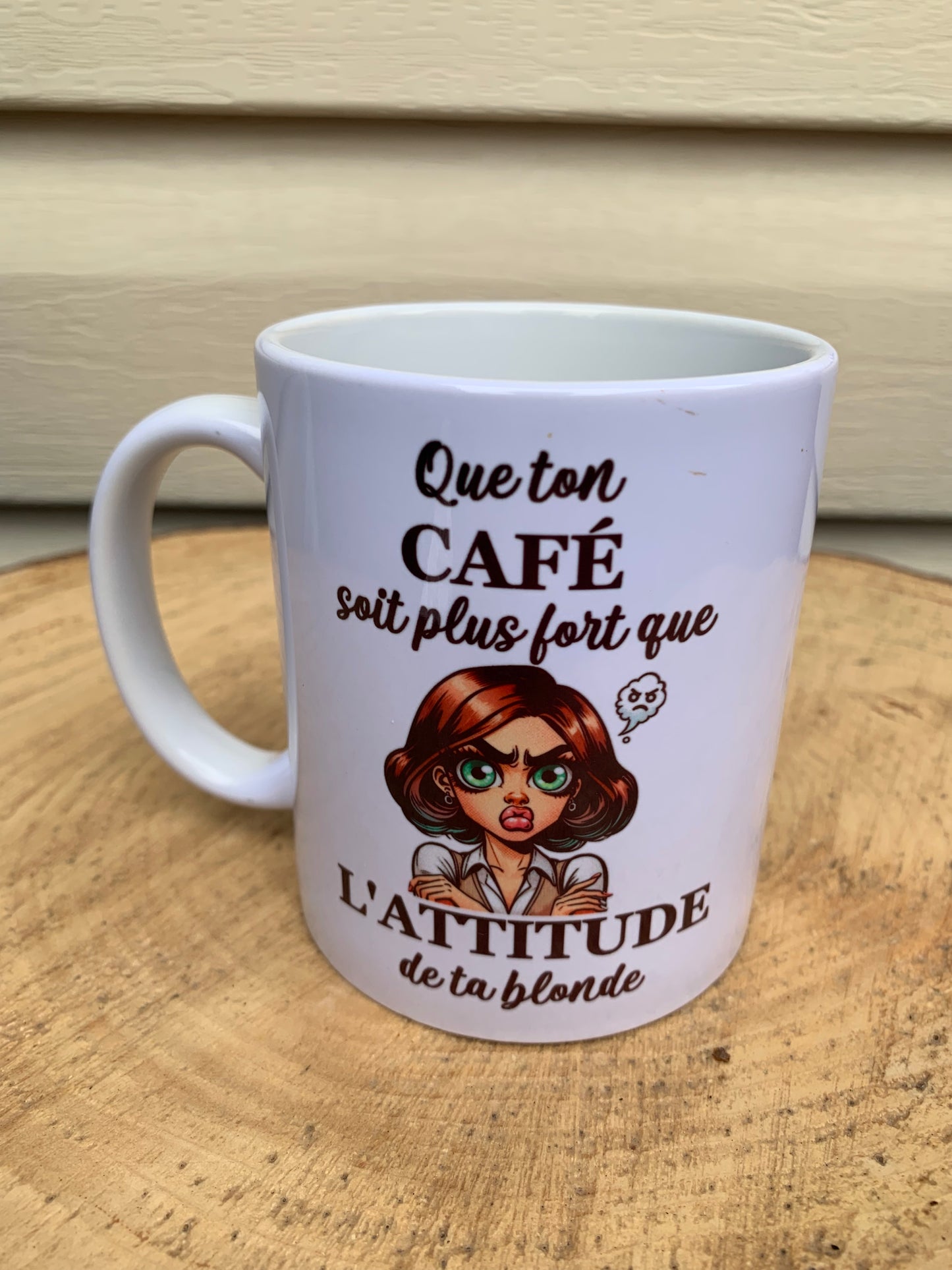 Tasse Que ton CAFÉ ☕️ soit plus fort que L’ATTITUDE de ta blonde 👱