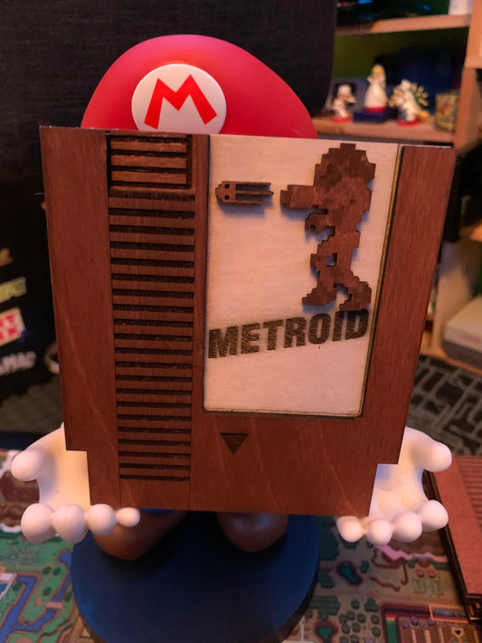 Cassette NES Metroid en bois teint