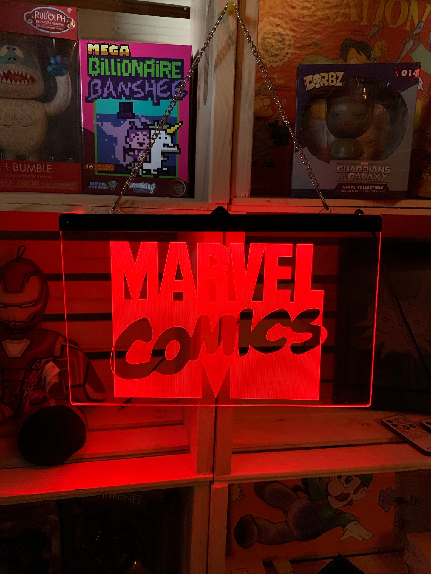 Enseigne DEL Marvel Comics avec chaîne