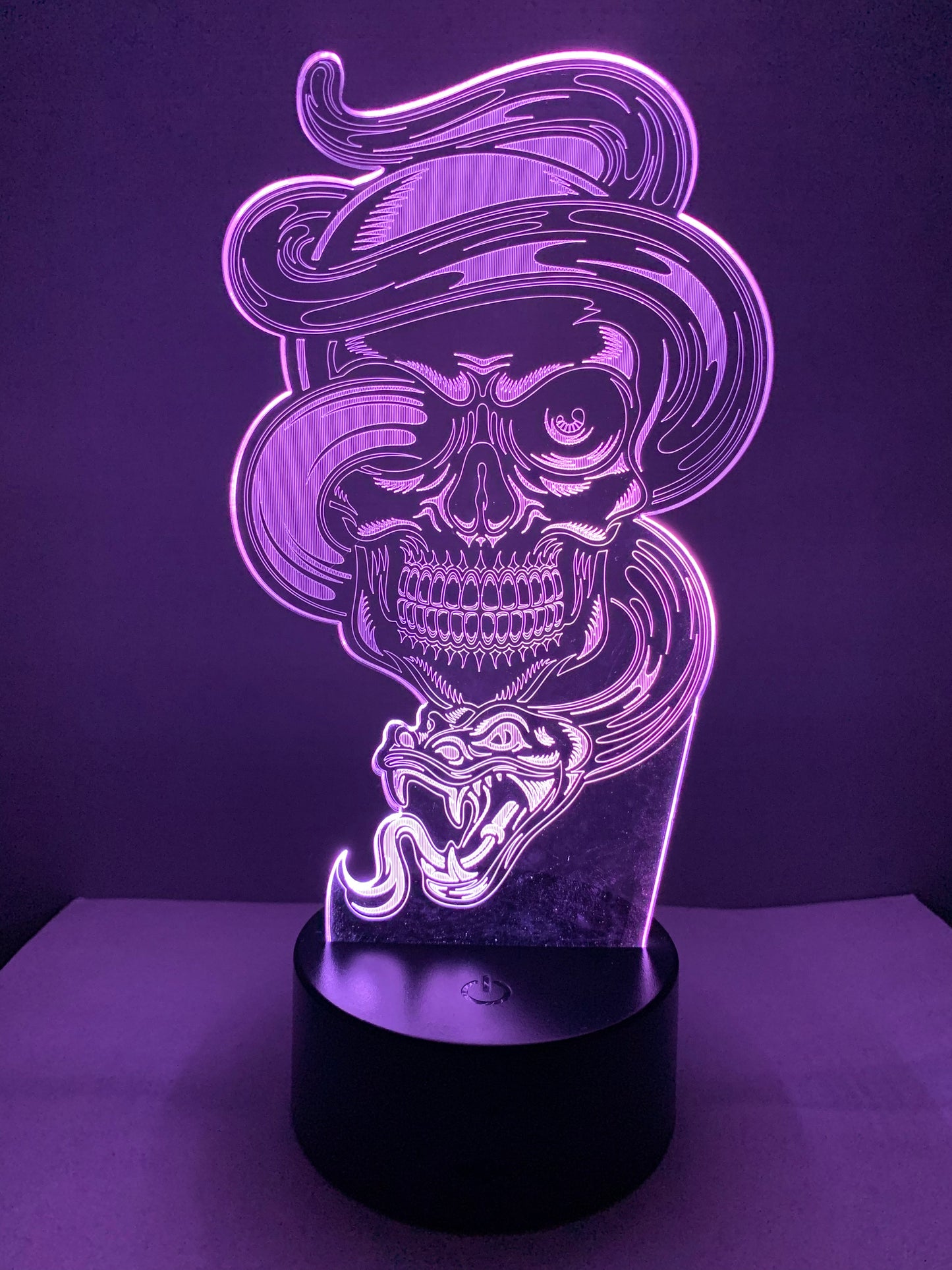 Lampe 3D DEL Crâne squelette et serpent (Tête de mort)