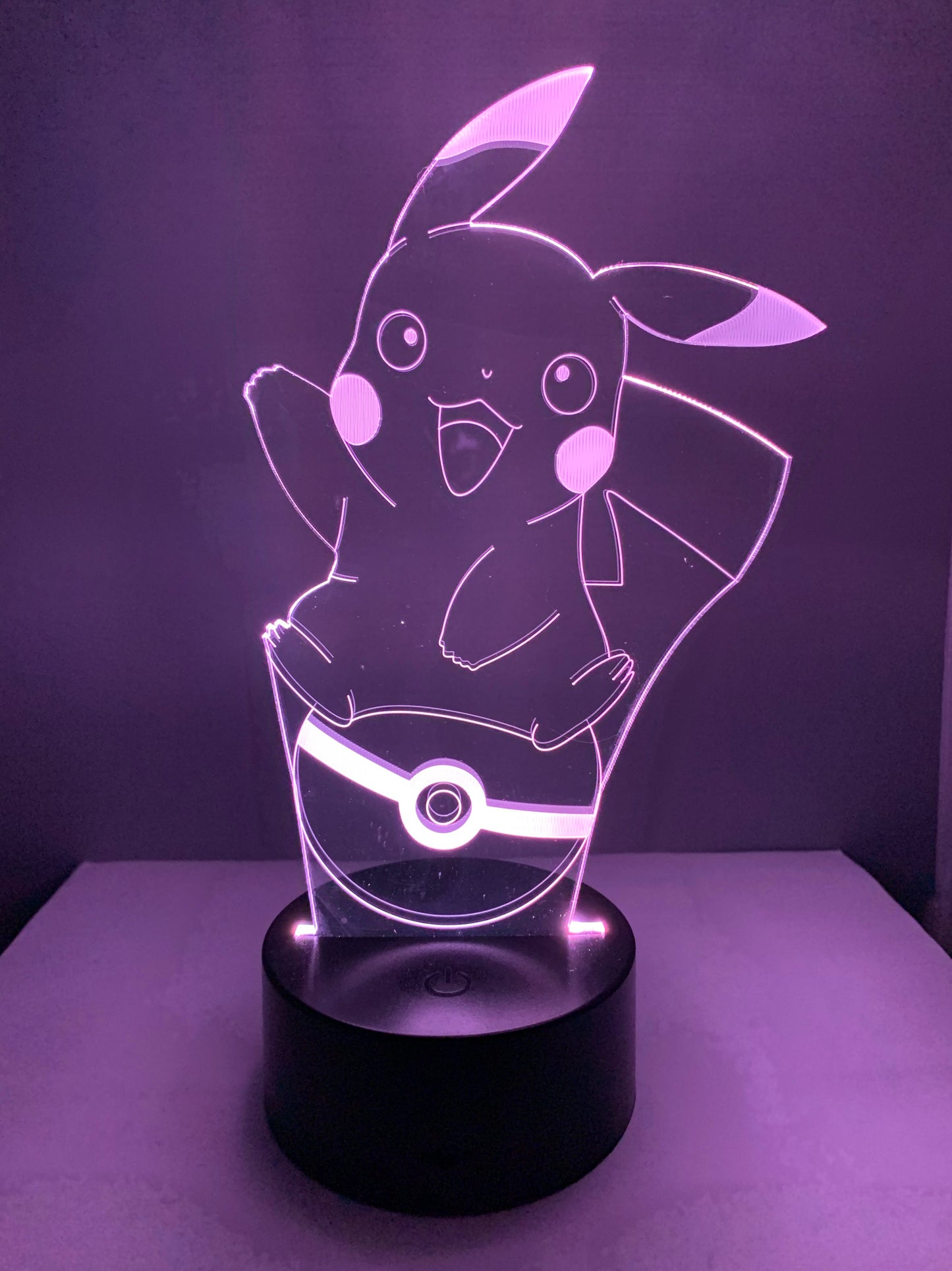 Lampe 3D DEL Pikachu sur Poké Ball Pokemon