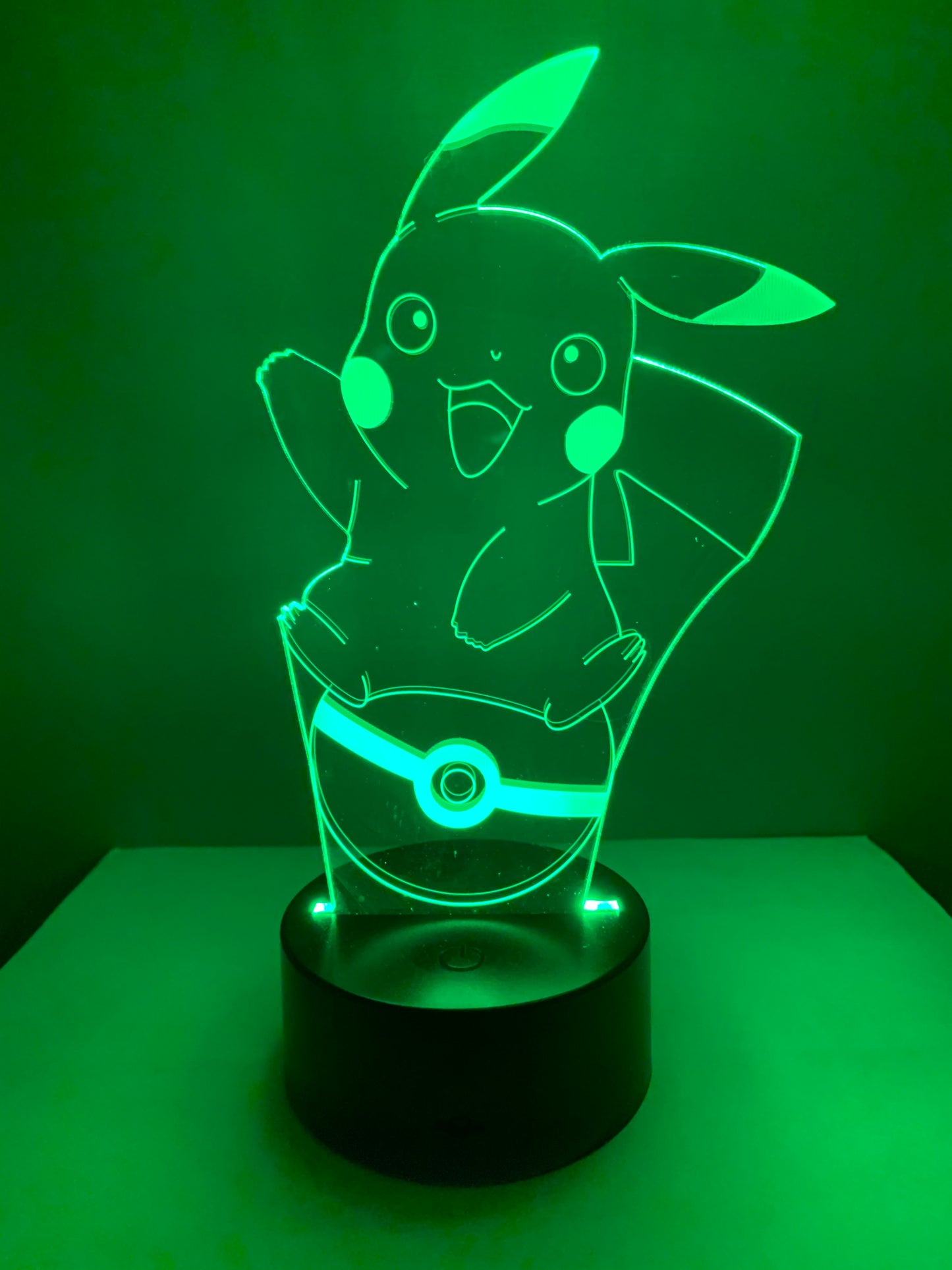 Lampe 3D DEL Pikachu sur Poké Ball Pokemon