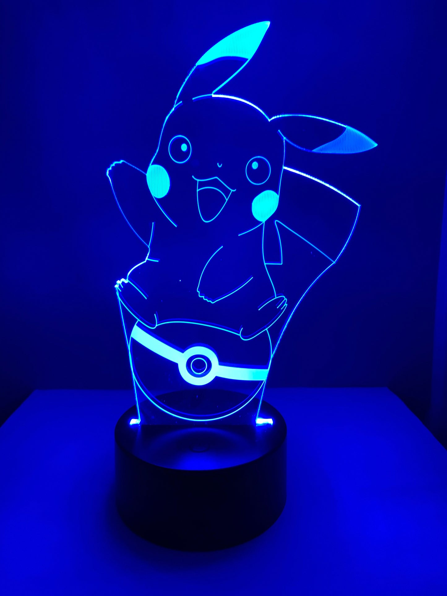 Lampe 3D DEL Pikachu sur Poké Ball Pokemon