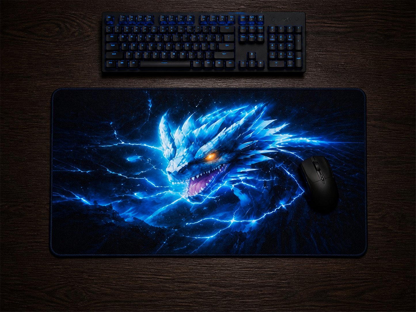 Vue du dessus du tapis de souris Dragon électrique avec clavier et souris