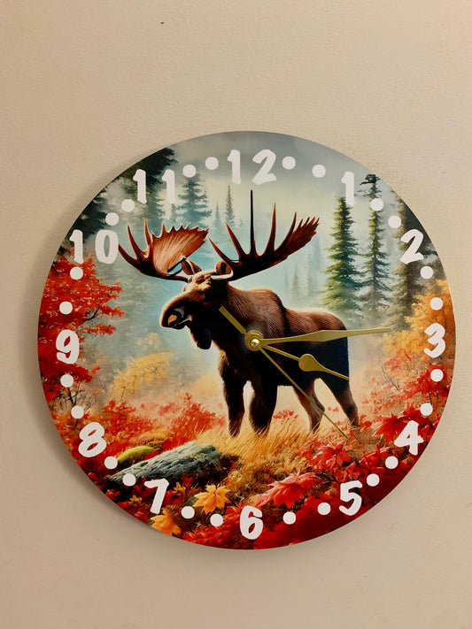 Horloge en Métal Orignal 🫎 dans un décor d’automne 🍂