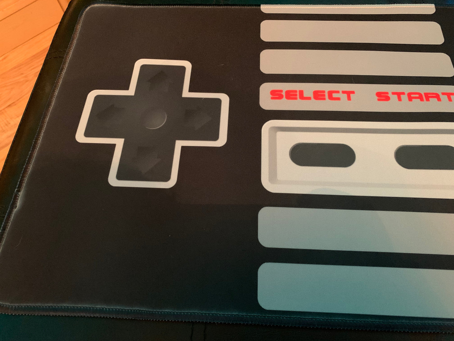 Tapis de souris large Manette Rétro NES