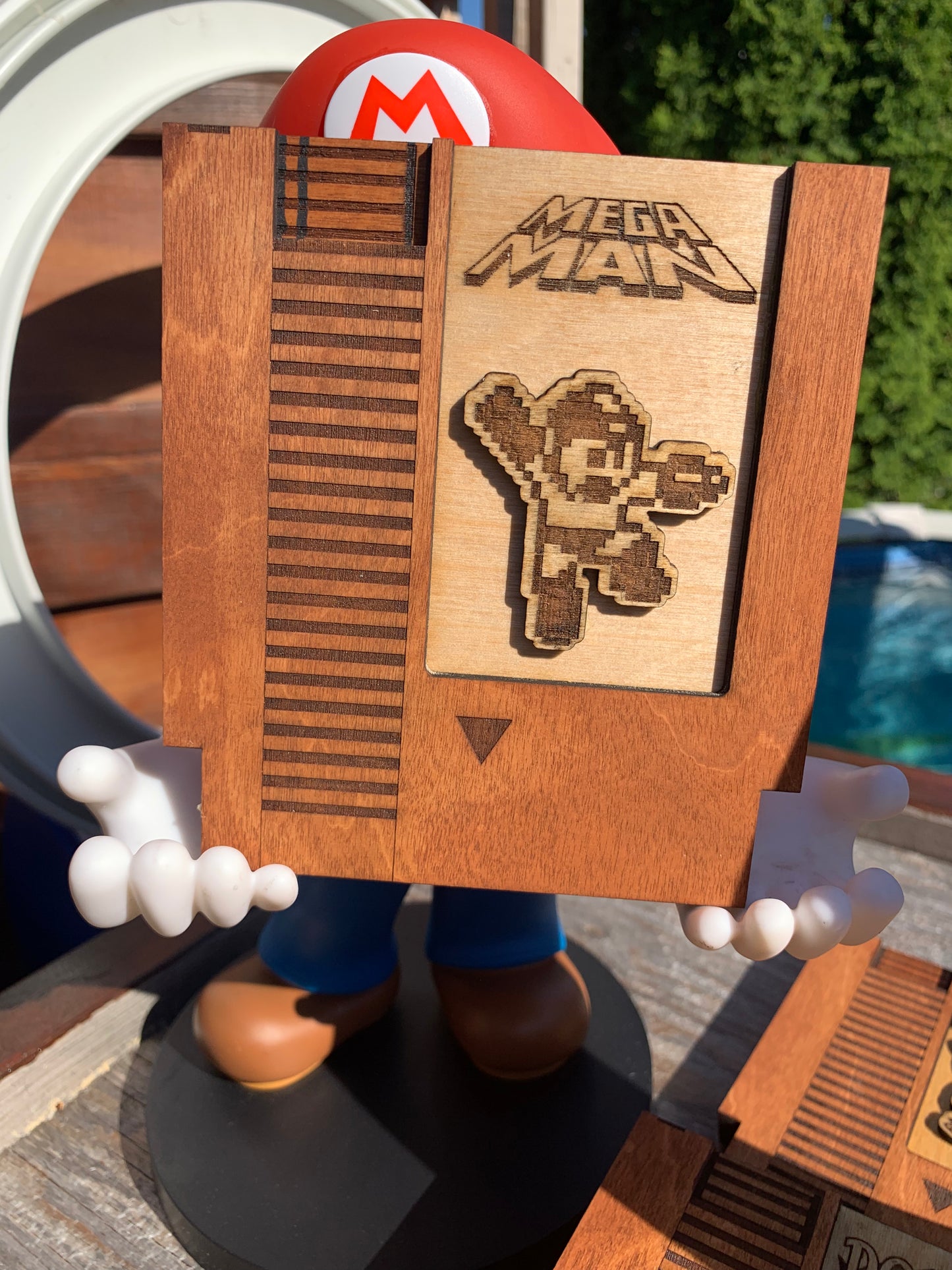 Cassette NES Mega Man en bois teint