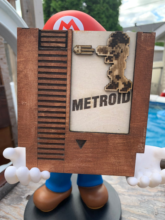 Cassette NES Metroid en bois teint