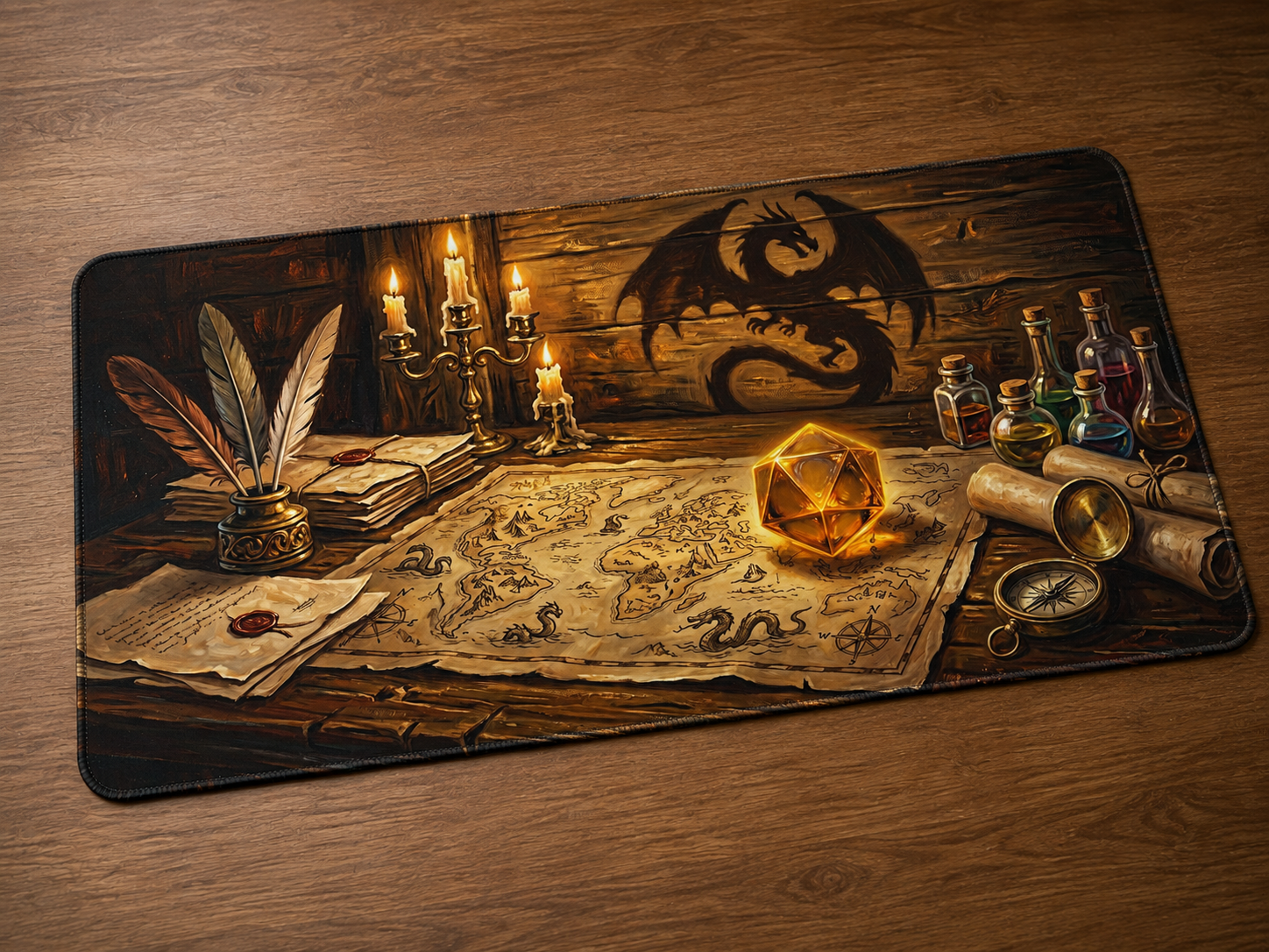 Playmat Cartographe des dragons 24 × 14 po avec carte ancienne, dragon mural, potions et dé doré lumineux