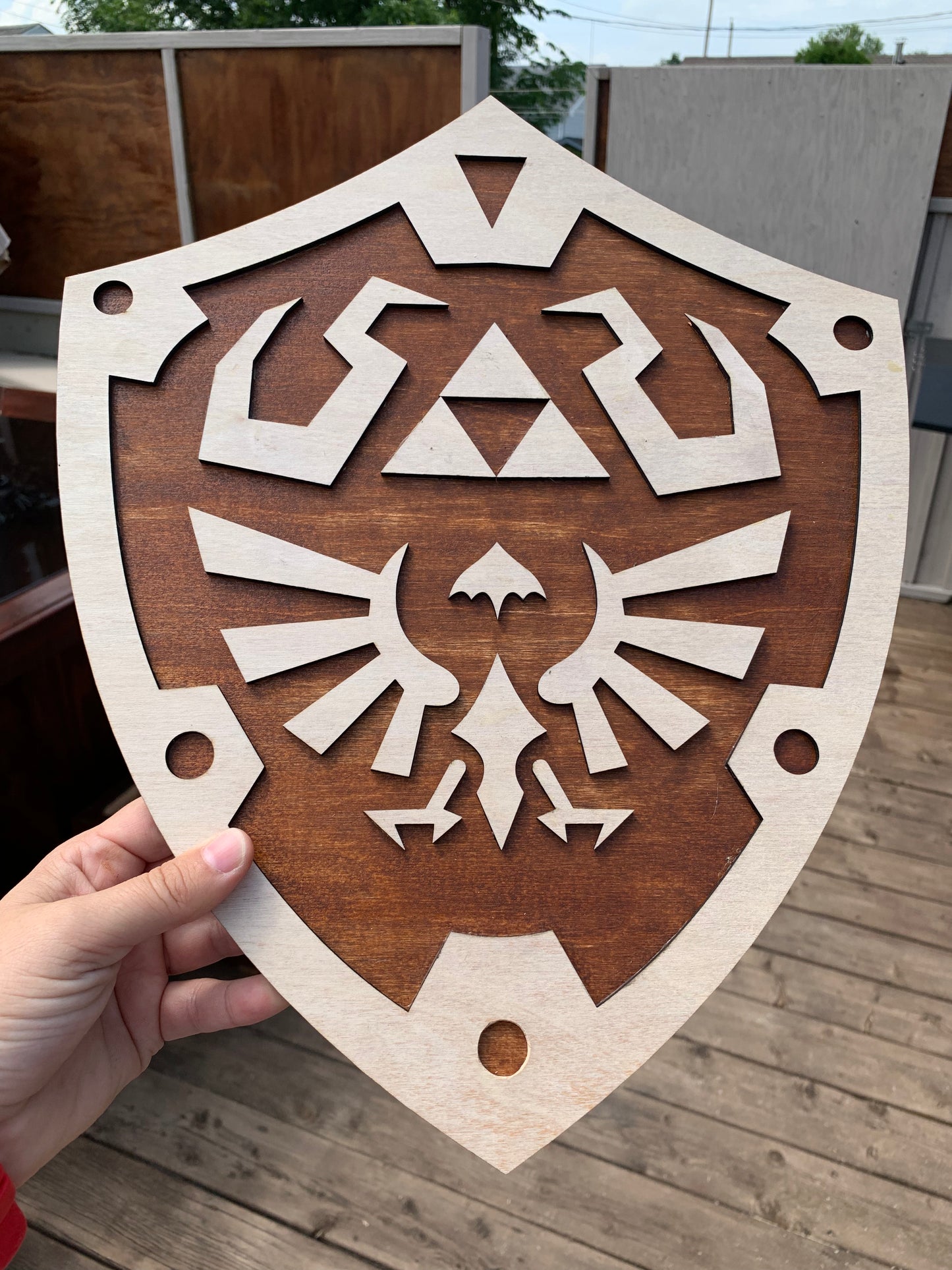 Bouclier Hylian en bois teint avec effet 3D (13 x16)