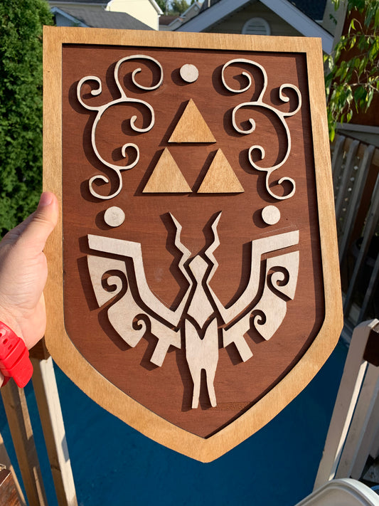 Bouclier Hero’s Shield en bois teint avec effet 3D (13 x16)