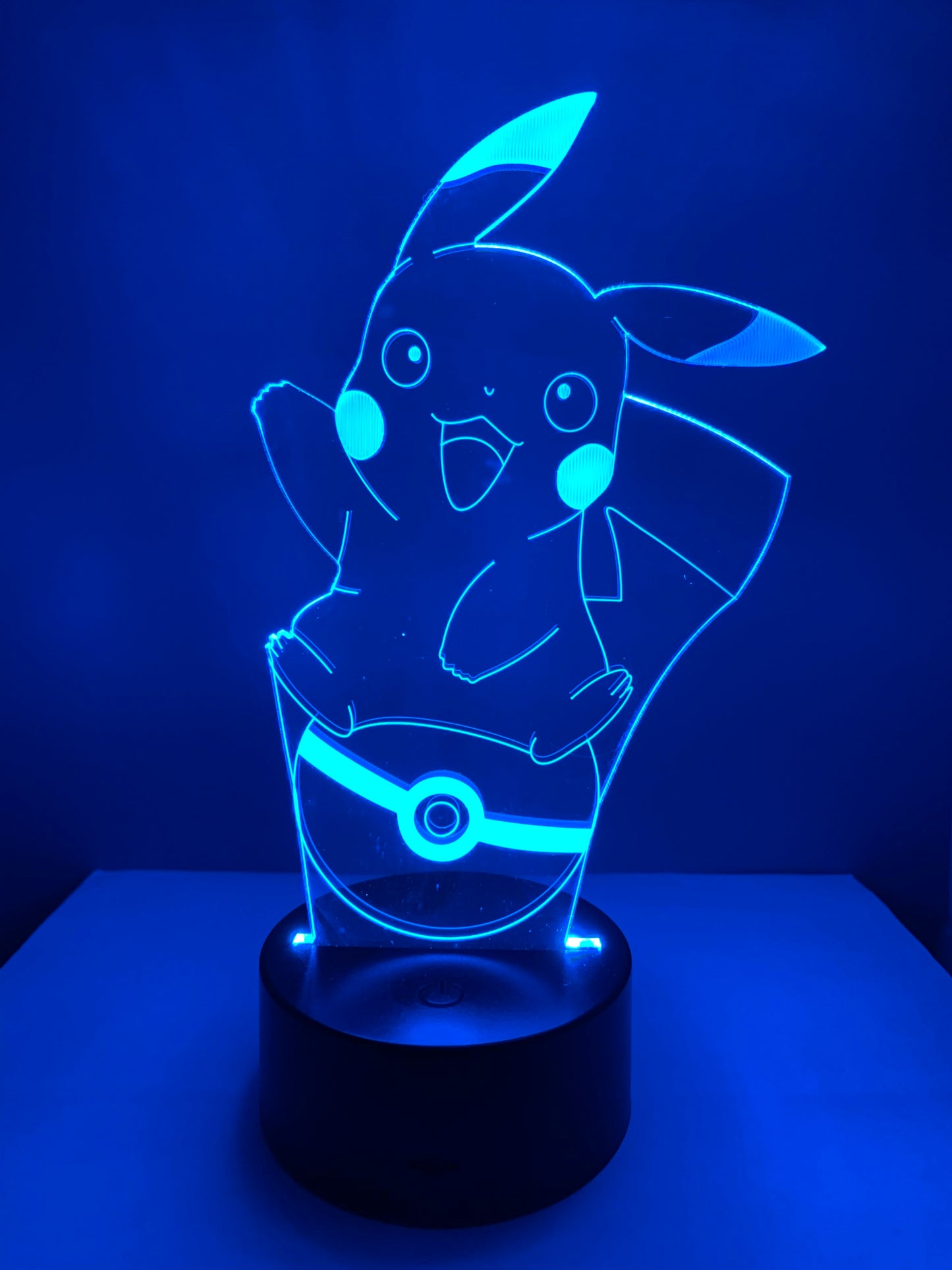 Lampe 3D DEL Pikachu sur Poké Ball Pokemon