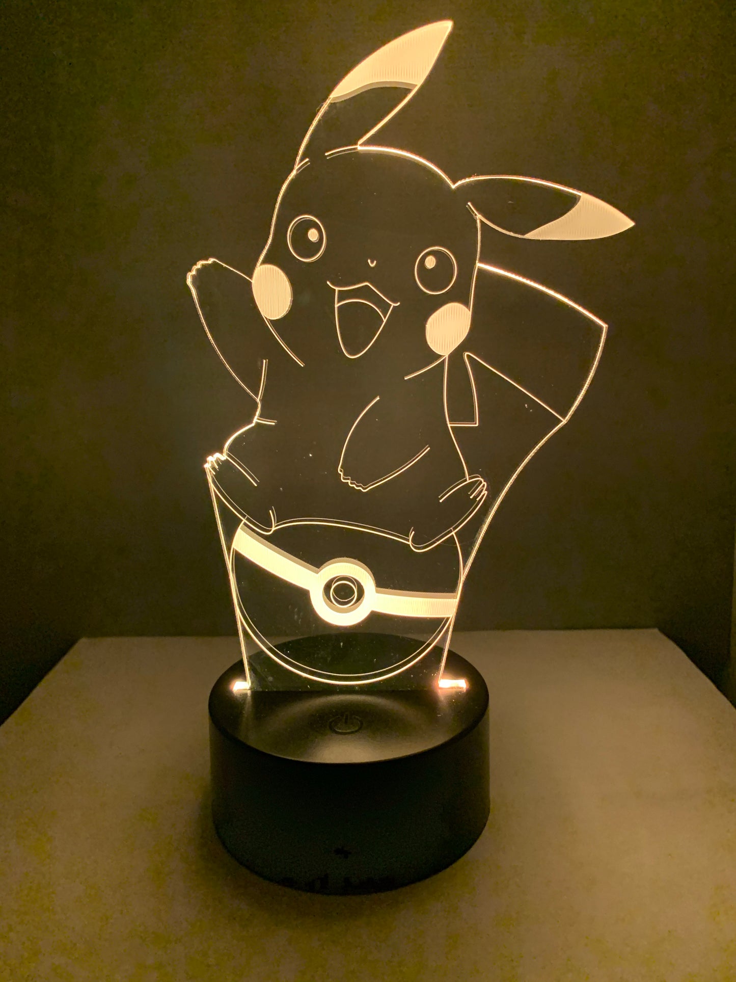 Lampe 3D DEL Pikachu sur Poké Ball Pokemon