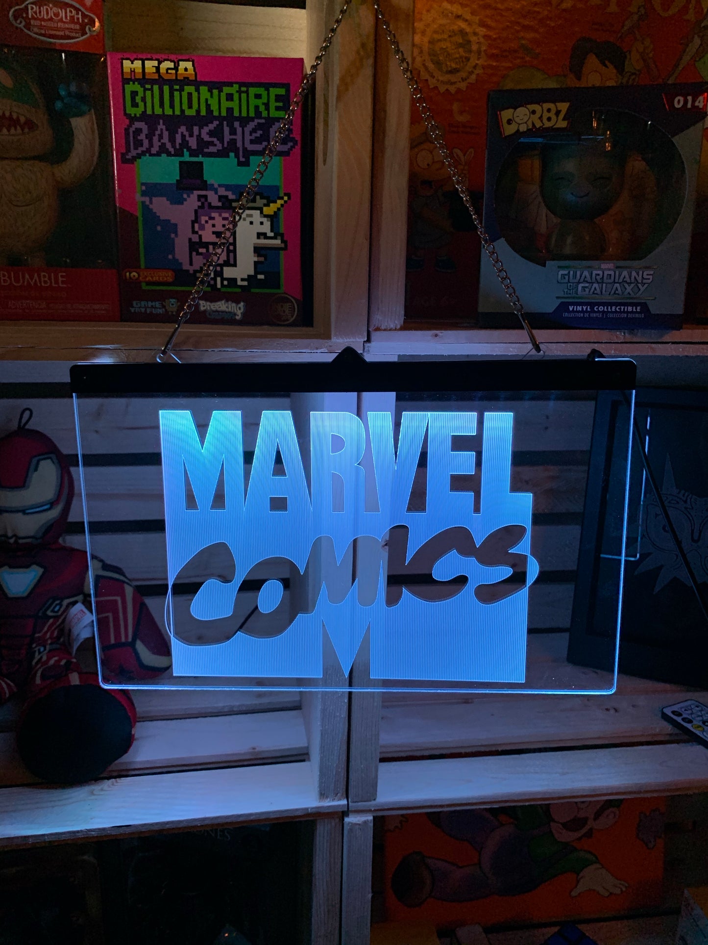 Enseigne DEL Marvel Comics avec chaîne