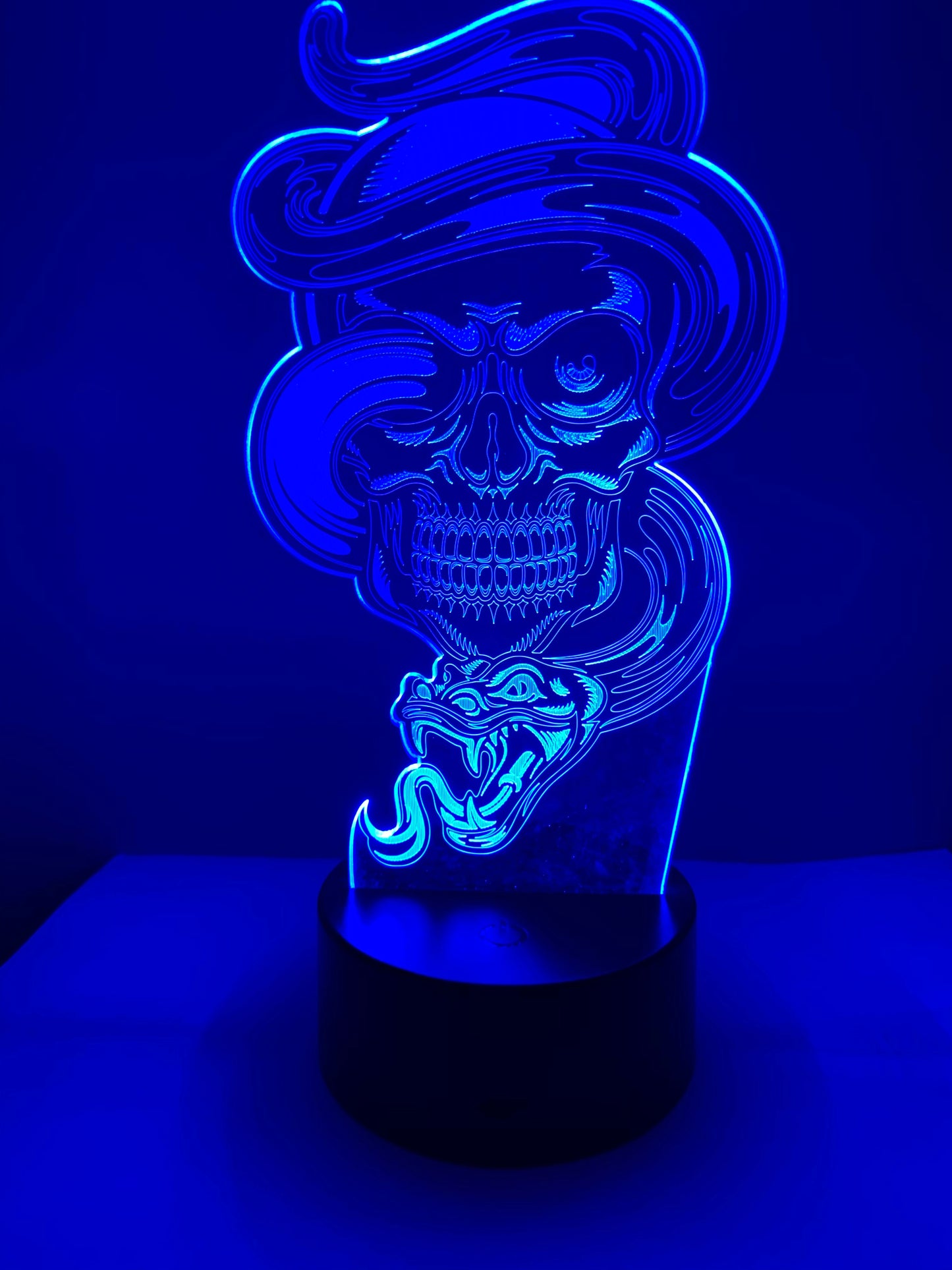 Lampe 3D DEL Crâne squelette et serpent (Tête de mort)