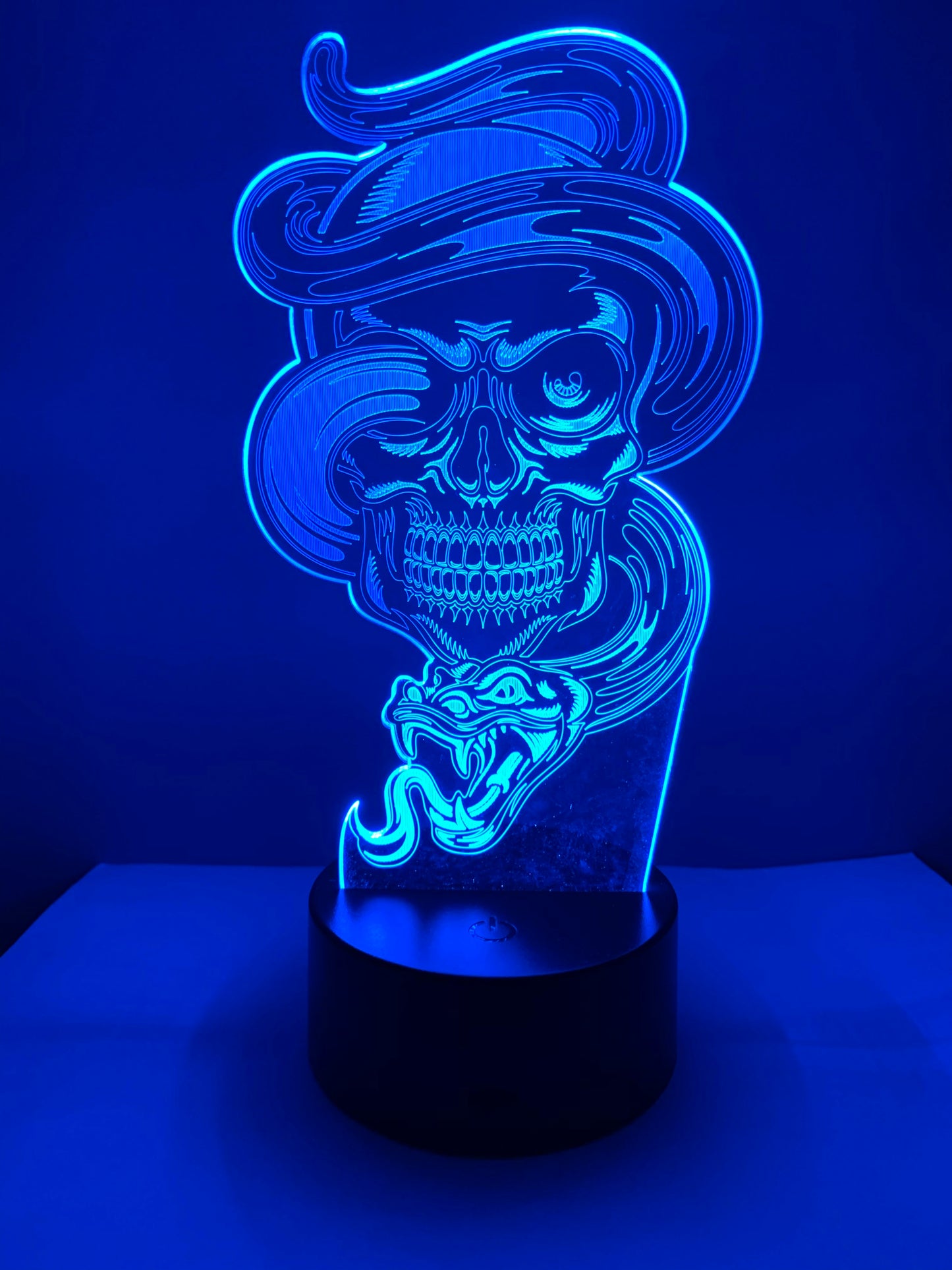 Lampe 3D DEL Crâne squelette et serpent (Tête de mort)