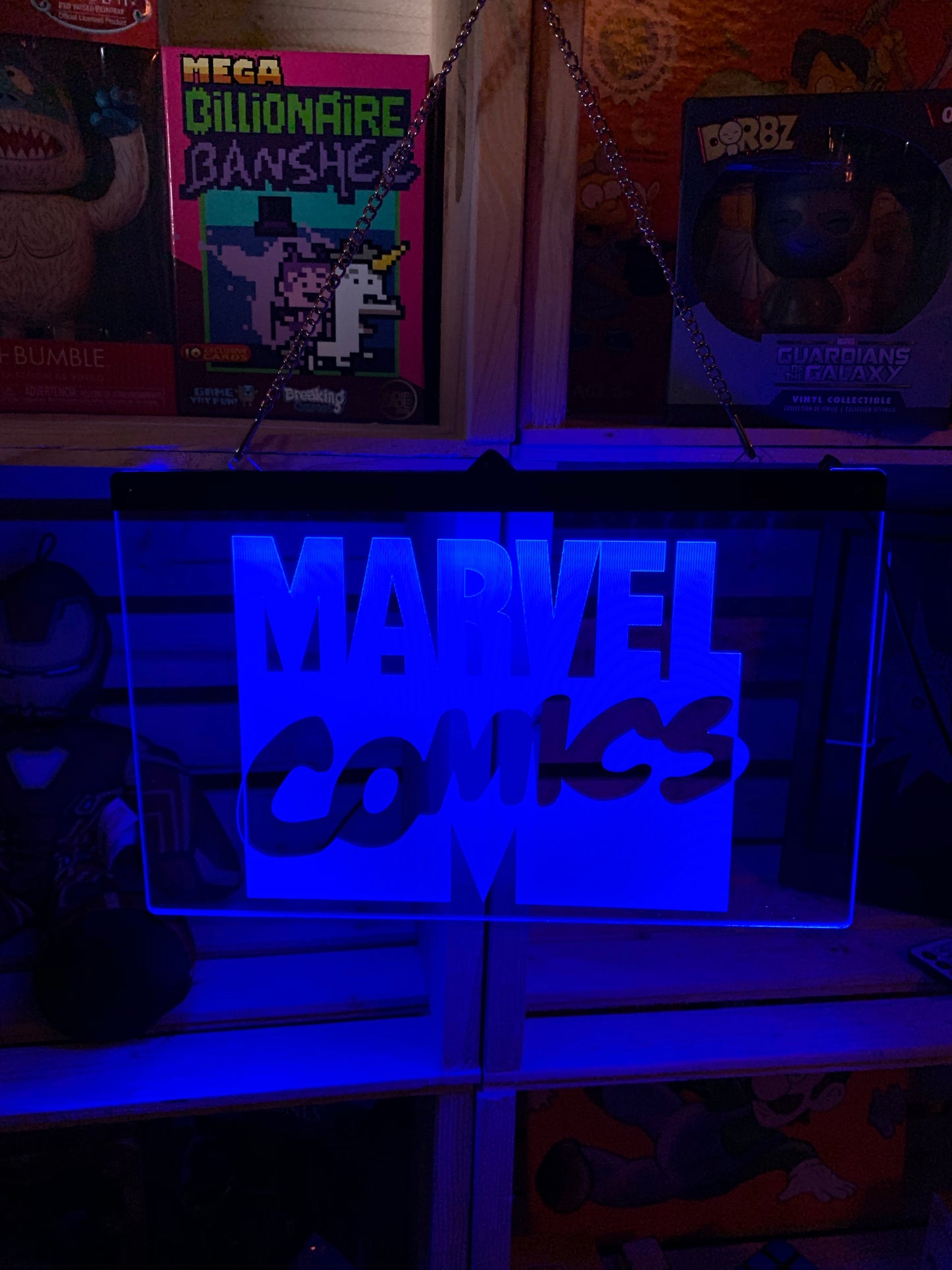 Enseigne DEL Marvel Comics avec chaîne