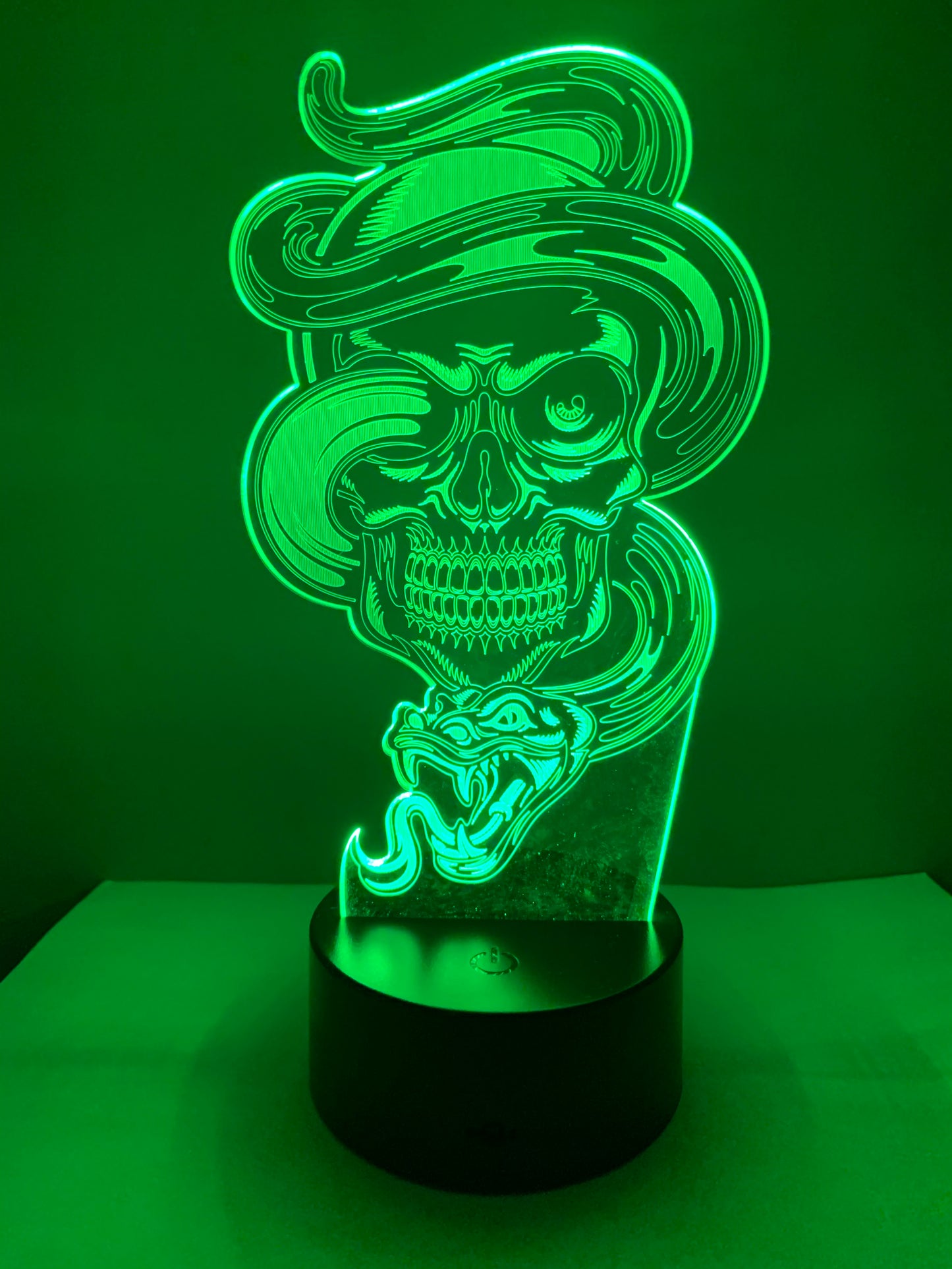 Lampe 3D DEL Crâne squelette et serpent (Tête de mort)